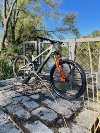 Hoj, mám tu pro Vás Pondělní předvánoční akci na BG❗️ Norco Sight C1 Carbon je nekompromisní endurko na 29” kolec a zdvihu...